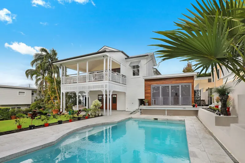 Sample residence with a pool and indoor-outdoor connection